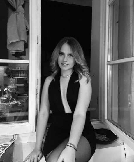 Axelle Maga hd star photo