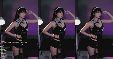 yule__0 03 exclusive model picture