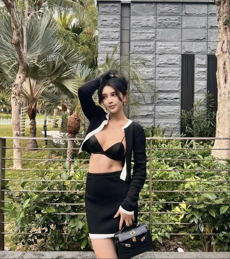 June Gong pornstar nude pic