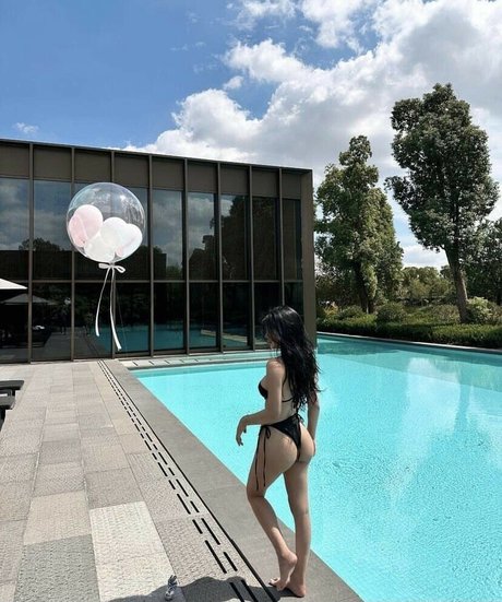 June Gong star hot pics