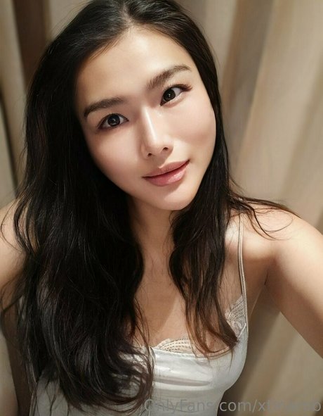 xtinarob erotic model gallery