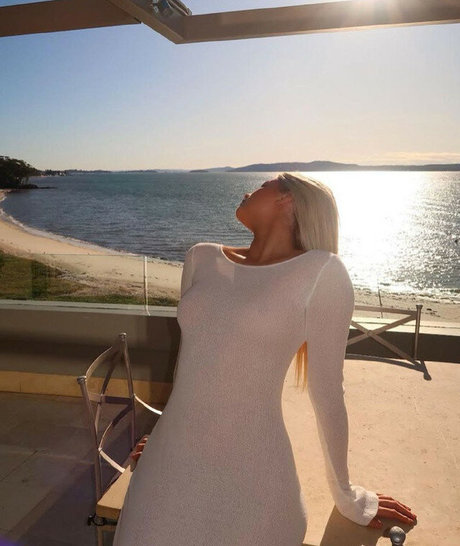 beach blowjob onlyfans erotic pic