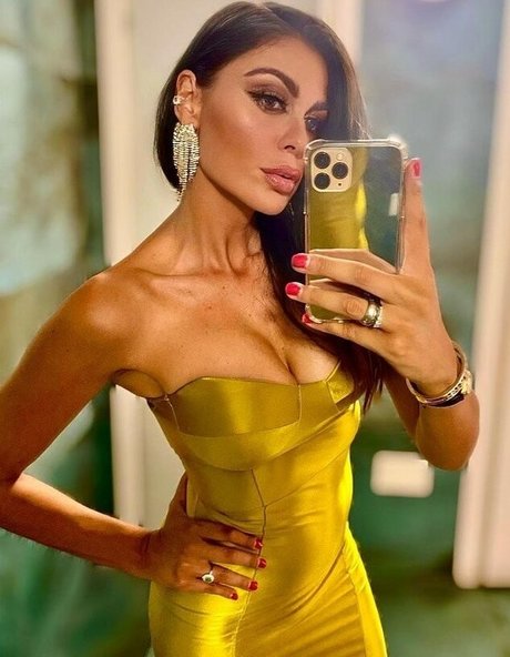 Jolanda De Rienzo pornstar galleries