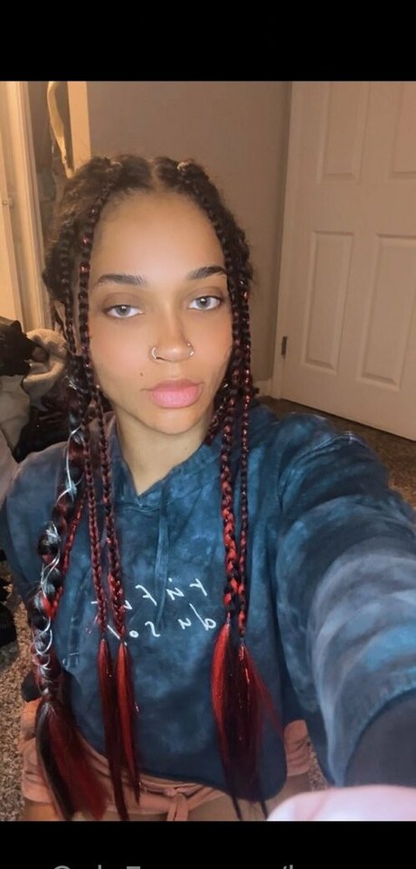 be rave erotic model image