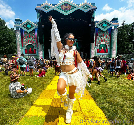 be rave star pornographic gallery