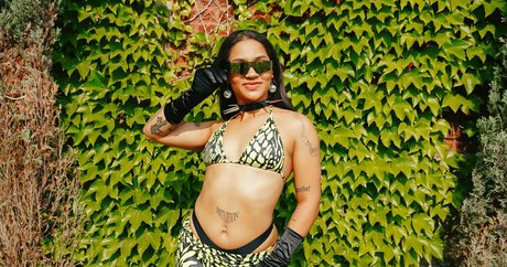 be rave nude model photos