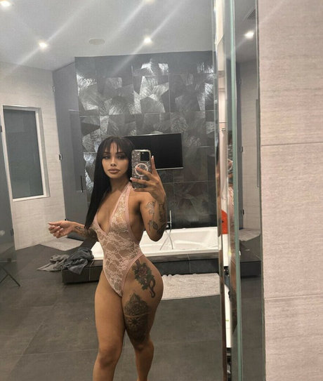 therealvickyy hot actress pictures