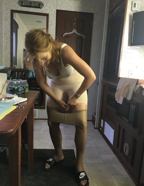 shemale handjob onlyfans naked gallery