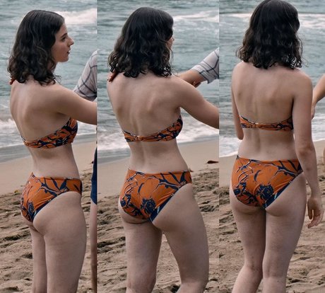 Thomasin Mckenzie top model image