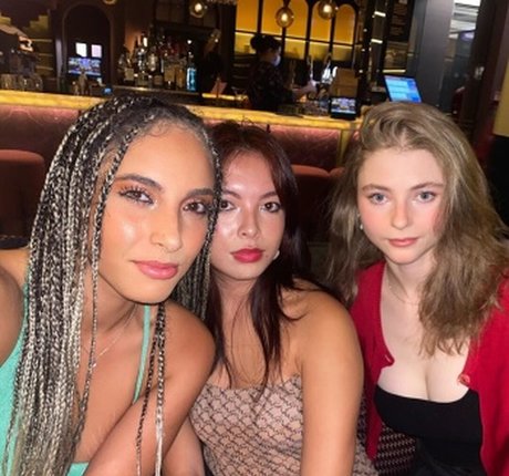 Thomasin Mckenzie model nude galleries