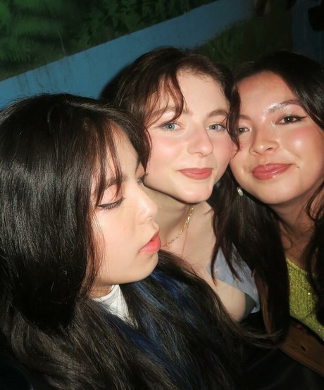 Thomasin Mckenzie hd model gallery