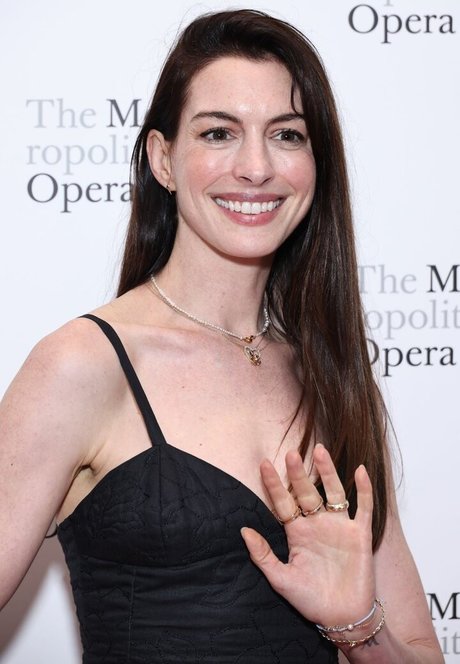 Anne Hathaway perfect actress pictures