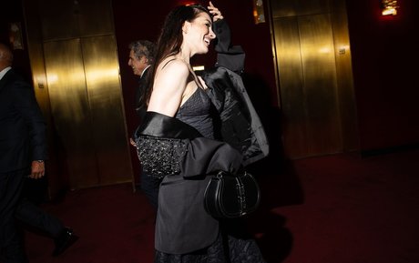 Anne Hathaway nude star img