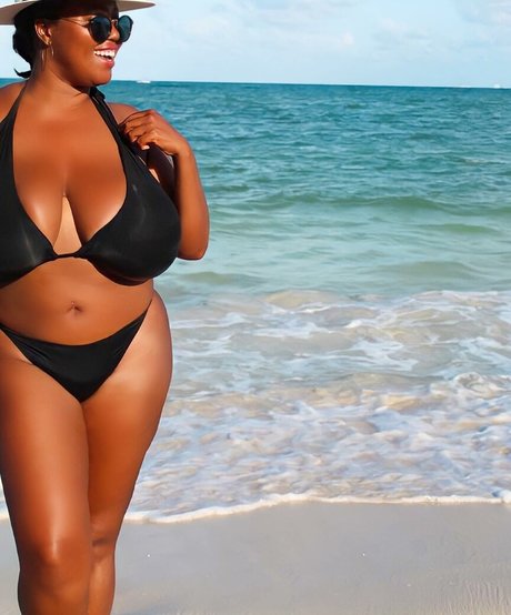 Monique Cooper star sex pics