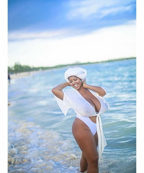 Monique Cooper model nude image