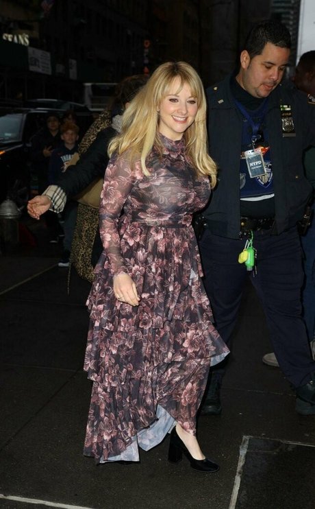 Melissa Rauch pretty star pic