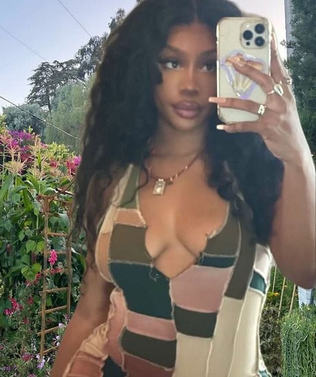 SZA nudes model photo