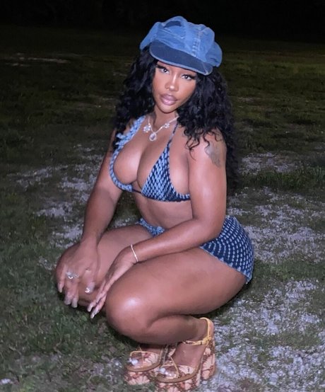 SZA model sexy pics