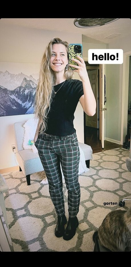 NoisyButters adult star galleries