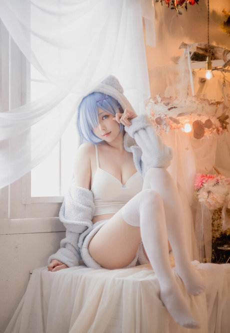 eeelyeee model naked pic