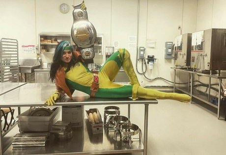 bodybuilder nude onlyfans beautiful naked img