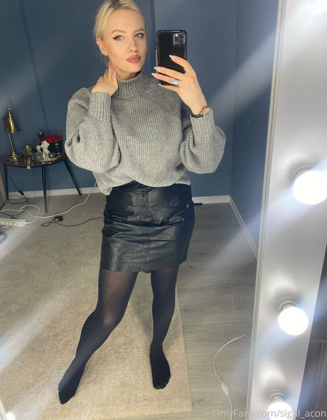 Sigal Acon high quality model pic