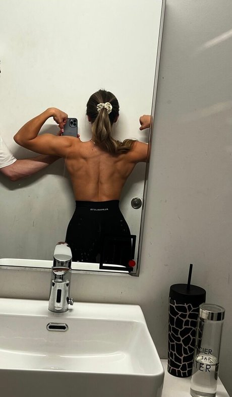 Meelah Robbins model perfect archive