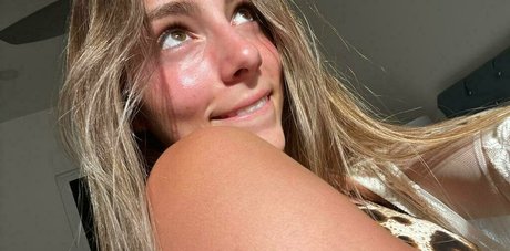 Meelah Robbins erotic pornstar image