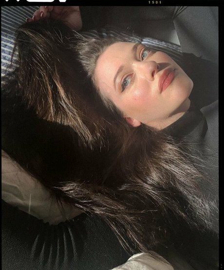 Kat Dennings star hd gallery