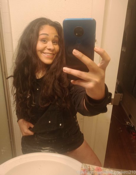 little pockets210 sexy star photo