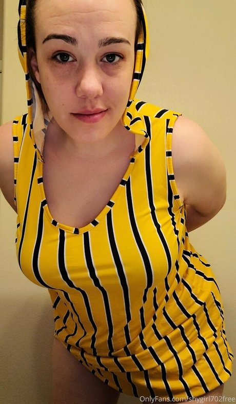 shygirl702lvfree pornographic model picture