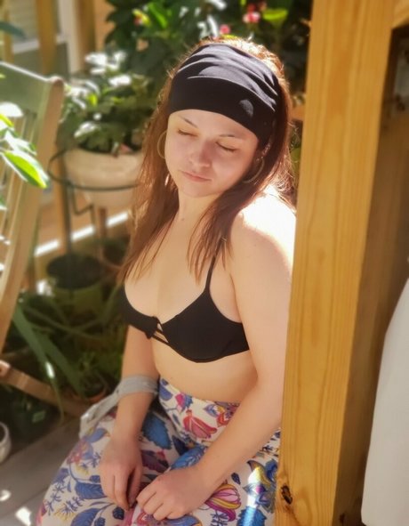 chloe loves attention star nice photos