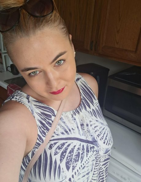 chloe loves attention star pornographic photo