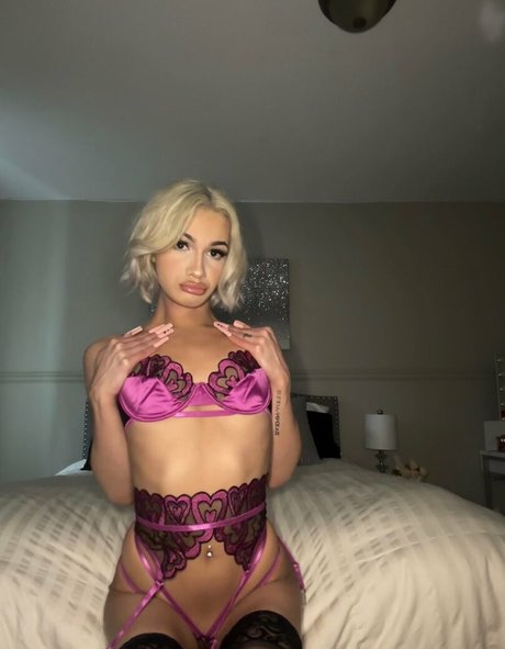 Izadolla free model photos