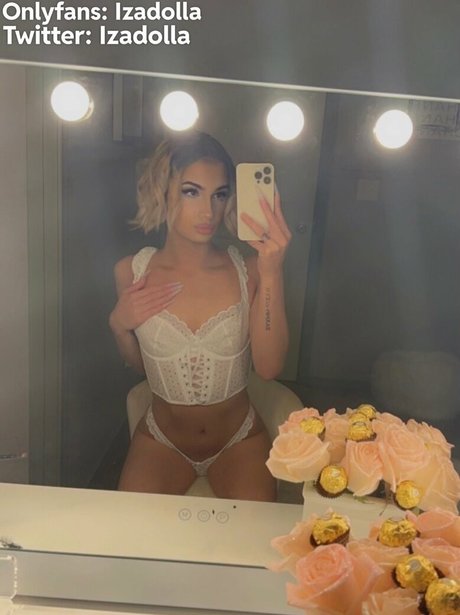 Izadolla model art gallery