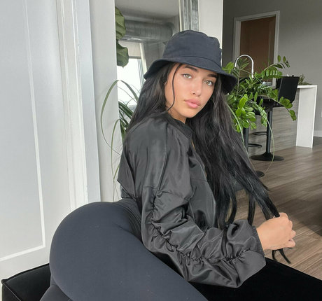 shemale handjob onlyfans sexy naked gallery