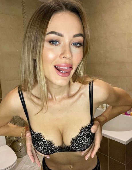 AnnaViktoriaSt nude star pic