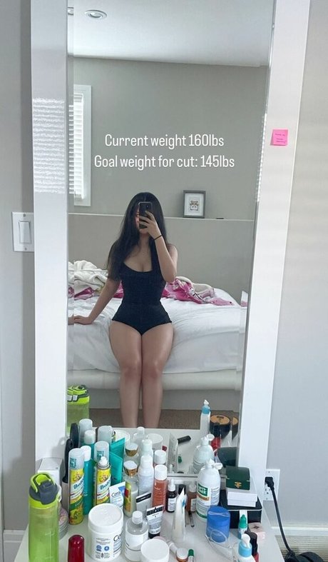 Vyxphan model porn image