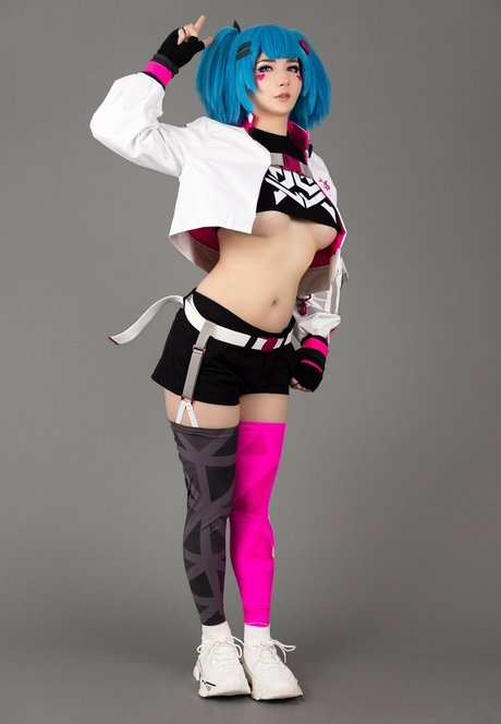 Akemi101xoxo adult model pic