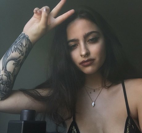 artbitch666 Quick photo