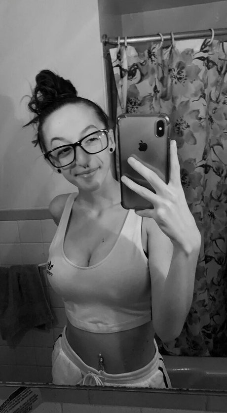 FrontDeskLady star beautiful picture