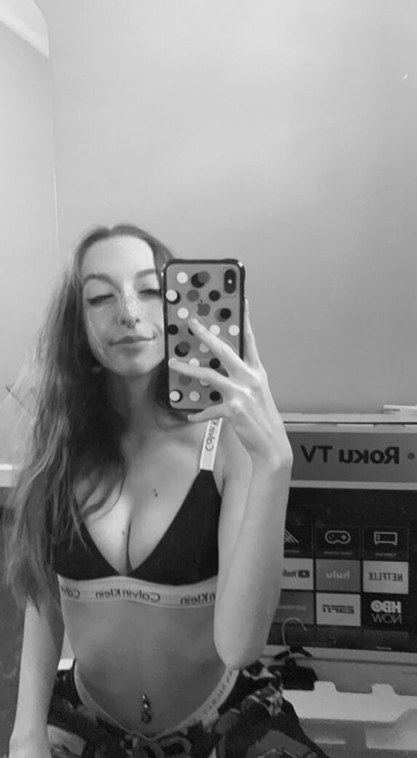 FrontDeskLady naked pornstar galleries