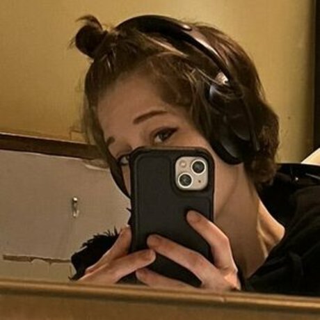 Comfy fans star perfect picture