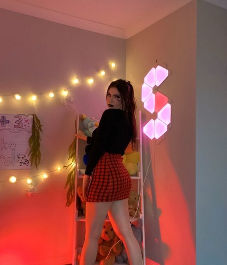 sleppyy naked actress photos