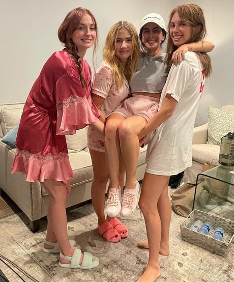 Maya Hawke exclusive star galleries