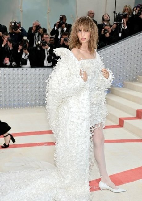 Maya Hawke beautiful pornstar galleries