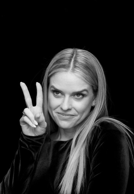 Alice Eve sexy star galleries