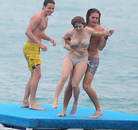 Alice Eve star naked galleries