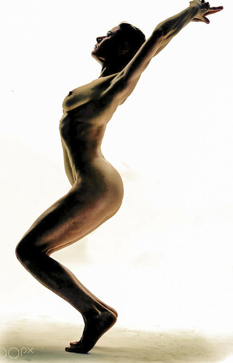 Tunaapari nude star image