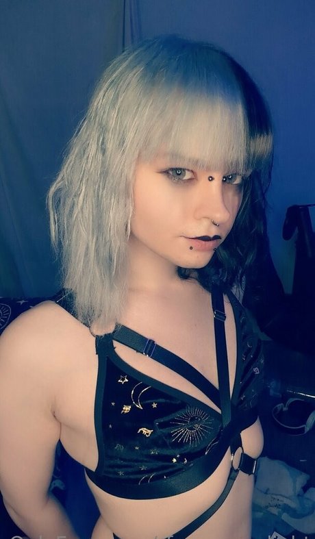 Faye Hizuki pornstar nude gallery